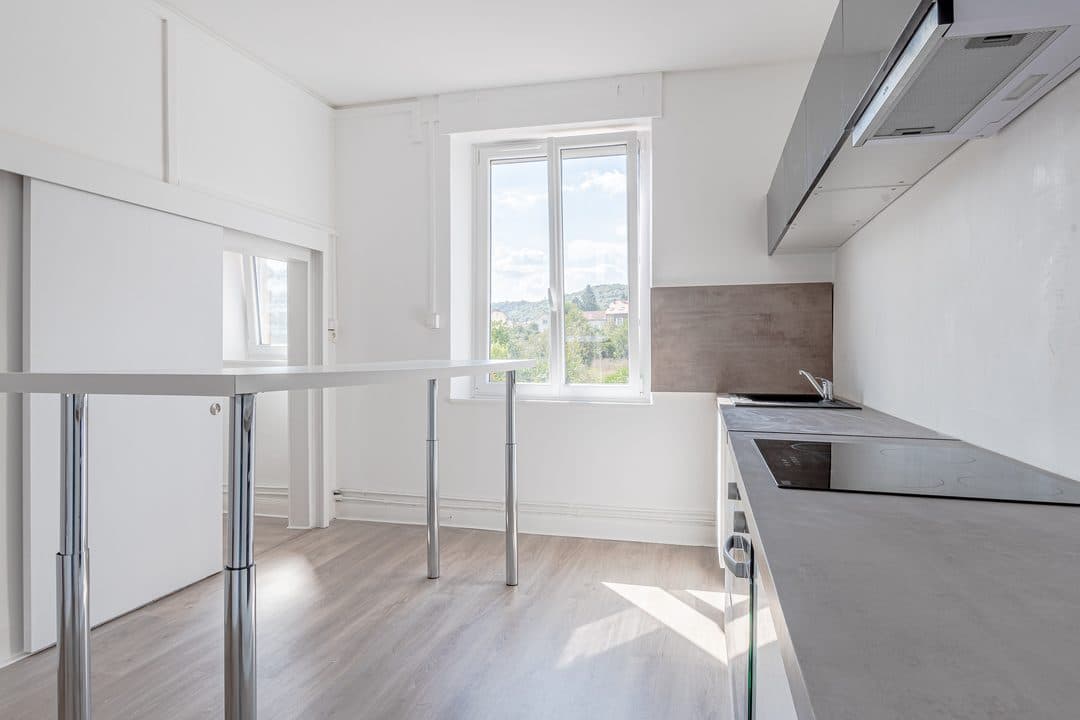 Appartement rénové — Rombas